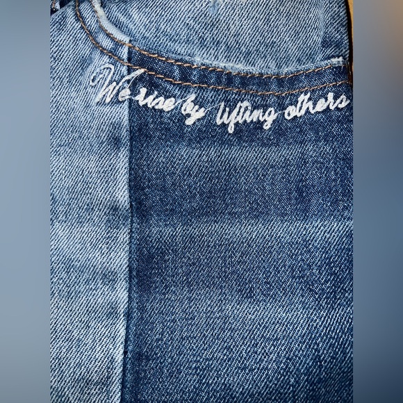 William Rast - Denim Shorts - Sise 28 - Picture 3 of 4